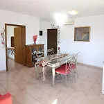 Linet 6- By Interhome