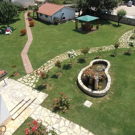 Linet 6- By Interhome Funtana