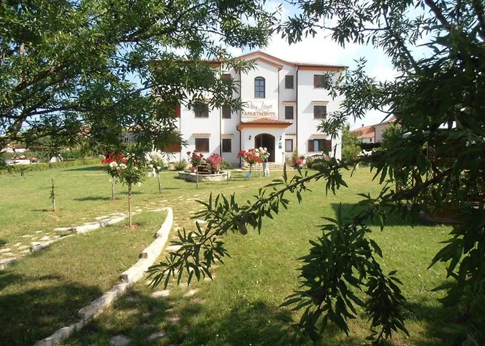 Linet 6- By Interhome * Funtana