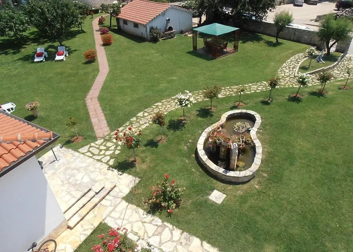Linet 6- By Interhome פונטנה