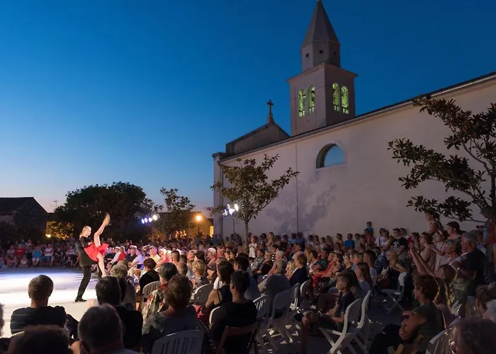 Linet 6- By Interhome